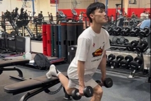 持续升级！经纪公司晒徐杰在美国特训的视频：每日至少一天二练