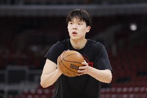 媒体人：杨瀚森是能打的 关键看怎么用 没球权或低位背撸是不行的