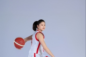 扛起进攻！李沅珊三节15中8独得20分 三分11中4
