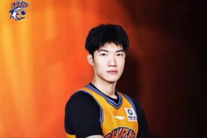 未来可期！祝上海男篮球员偰李永炜22岁生日快乐